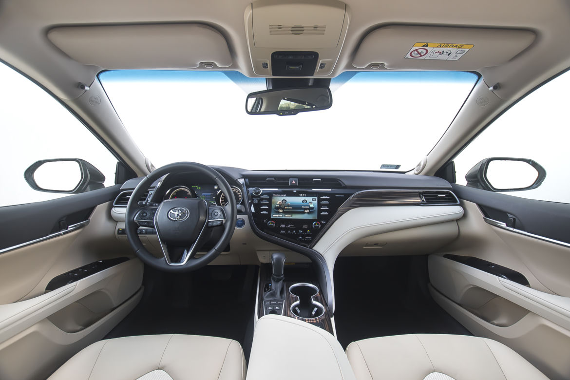 Toyota Camry 2.5 Hybrid Dynamic Force 218 KM e-CVT Executive