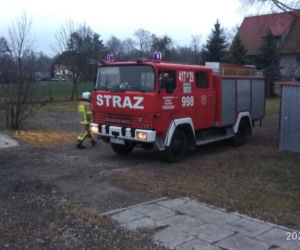 Samochód DACHOWAŁ tuż pod oknami domu w Tworkowej! To CUD, że nie było ofiar śmiertelnych