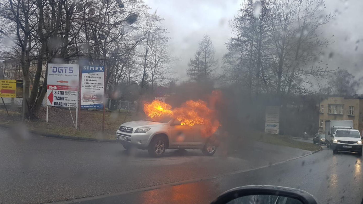 Płonący samochód