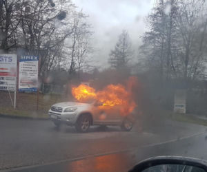 Płonący samochód