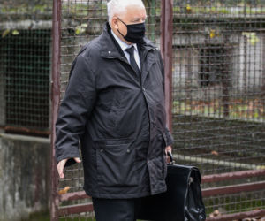Naczelnik założył maskę