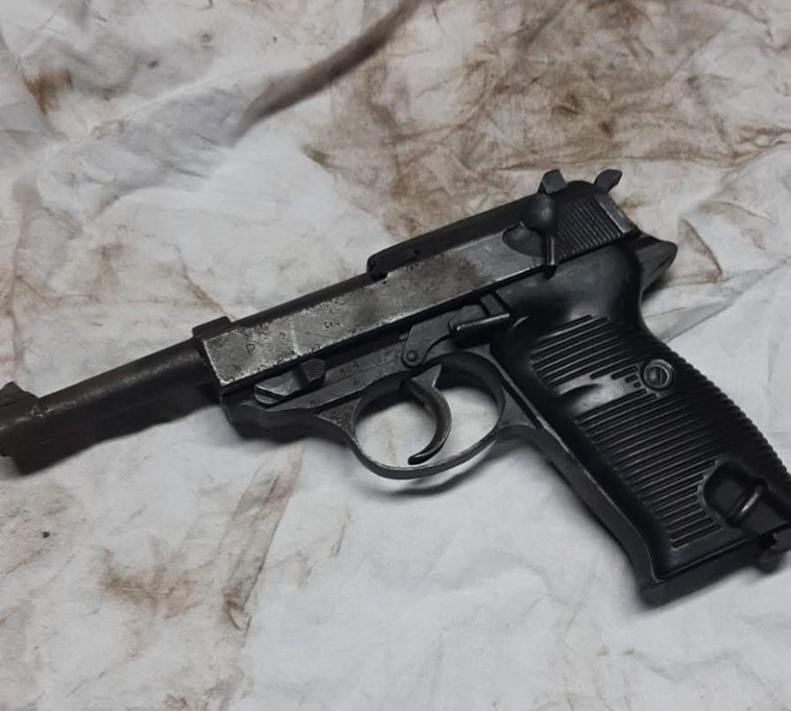 Góral zgromadził nielegalny arsenał. Policja zabezpieczyła Walthera P-38