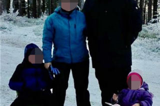 Dwa dni przed tragedią pozowali razem do zdjęcia. Dziś w mieszkaniu przy Bałtyckiej 3 nadal pracują śledczy