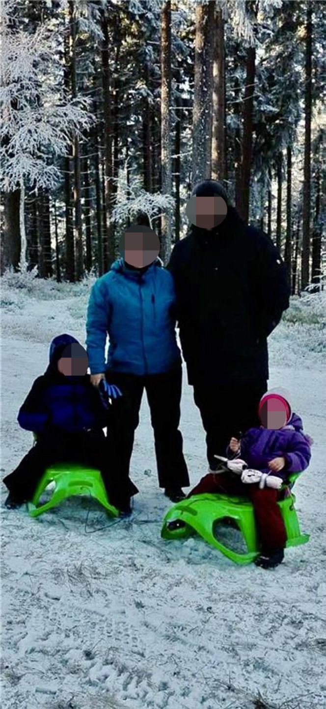 Dwa dni przed tragedią pozowali razem do zdjęcia. Dziś w mieszkaniu przy Bałtyckiej 3 nadal pracują śledczy