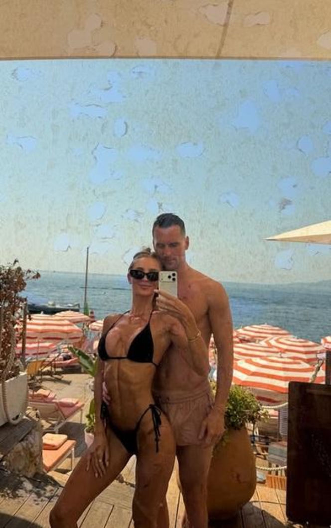 Partnerka Arkadiusza Milika błyszczy w bikini. Influencerka nie wstydzi się swojej boskiej figury