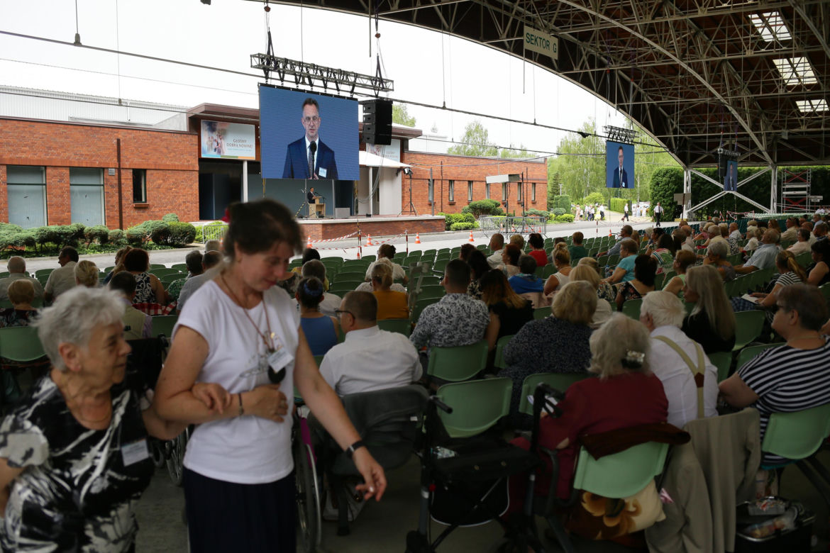 Kongres Świadków Jehowy 2024. W niedzielnych wydarzeniach wzięły udział tłumy