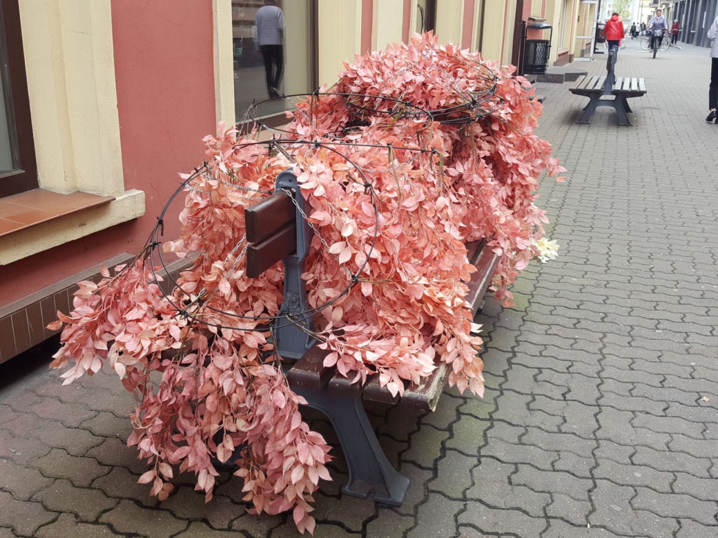 Nad ulicą Wróblewskiego zamontowano dziś girlandy