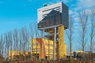 Trwa akcja ratunkowa w kopalni Polkowice-Sieroszowice. Pod ziemią uwięziony został operator ładowarki