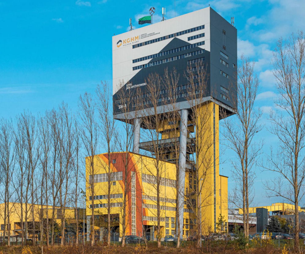 Trwa akcja ratunkowa w kopalni Polkowice-Sieroszowice. Pod ziemią uwięziony został operator ładowarki