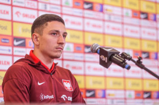 Bartosz Slisz z golem samobójczym. Fatalna seria jego drużyny wciąż trwa