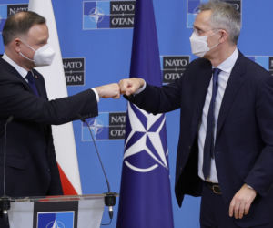 Sekretarz generalny NATO Jens Stoltenberg i Prezydent RP Andrzej Duda na wspólnej konferencji w Brukseli 