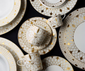 Porcelana Furstenberg. Nowoczesny fason Aureole w efektownej dekoracji Doree.