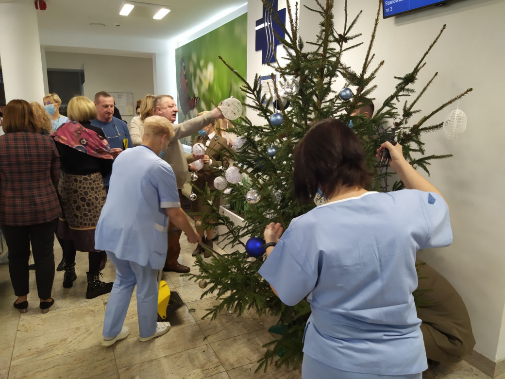 ZOBACZ ZDJĘCIA choinki ubranej w 2022 roku w Siedleckim Centrum Onkologii