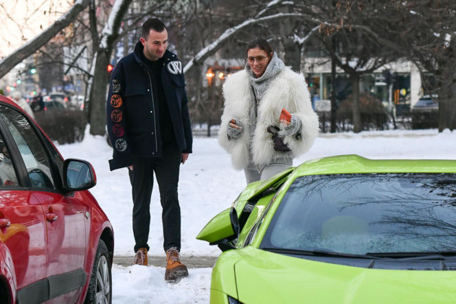 Klaudia Halejcio, mąż jej otworzył auto za całusa
