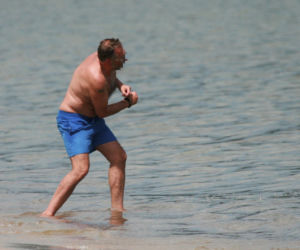 Marta Kaczyńska z mężem na plaży