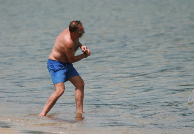 Marta Kaczyńska z mężem na plaży