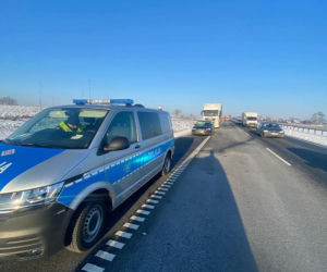 Dramat na trasie S5. Tafla lodu spadła na auto. Ranna kobieta [ZDJĘCIA]