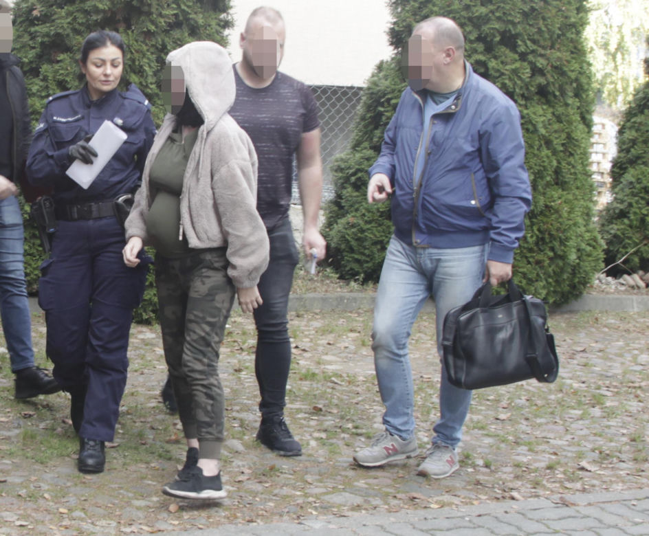 4,5-letni Leoś zakopany za domem. Jego ciężarna matka doprowadzona do prokuratury