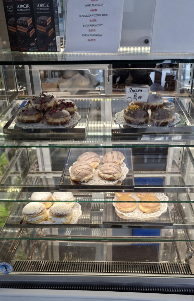 Pączki od ojca Rydzyka przyjechały z daleka