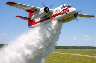 Tracker S-2FT Turbo Firecat na Antidotum Airshow Leszno. Takiego zrzutu jeszcze nie było!