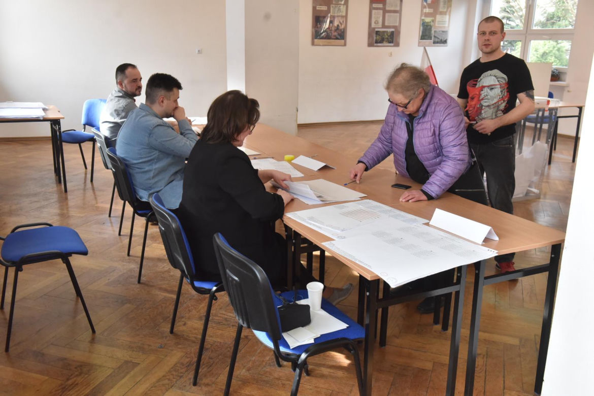 Wybory samorządowe 2024 w Toruniu. Zdjęcia z lokali wyborczych, tak głosowali mieszkańcy Torunia