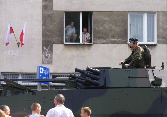 Wielka defilada w Warszawie. To Lech Kaczyński rozpoczął wojskowe pokazy w 2007 roku