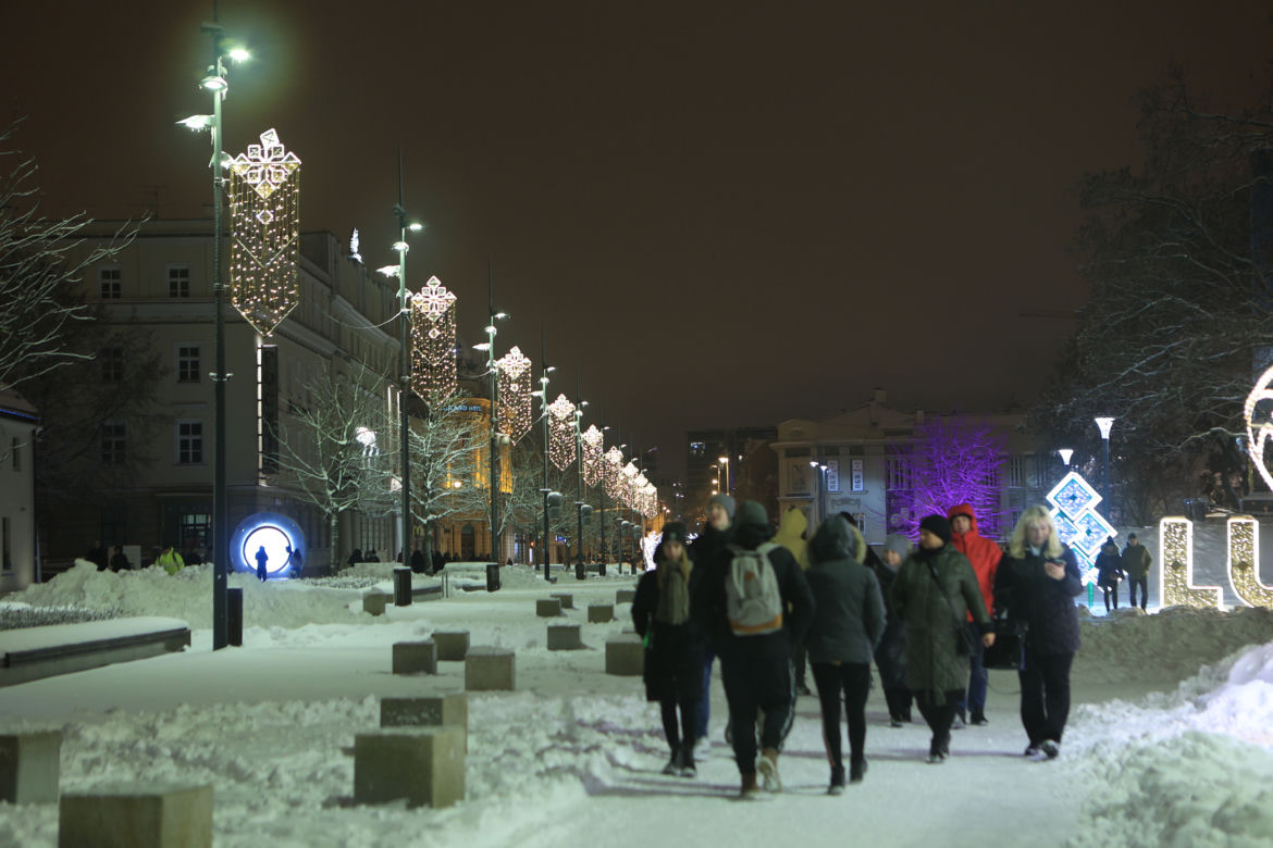Śnieżny Lublin wieczorową porą