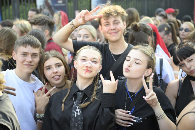 Fani w upale czekają na koncert The Weeknd. Tłumy w Warszawie