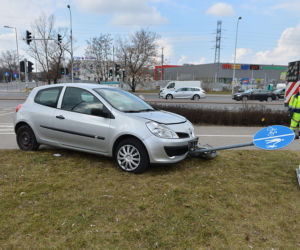 Wypadek na Gocławiu. Mężczyzna uwięziony w aucie! 
