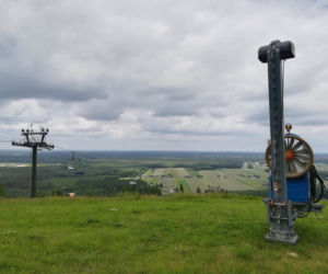 To jedno z najpiękniejszych miast w woj. łódzkim. W średniowieczu miało już swój kościół