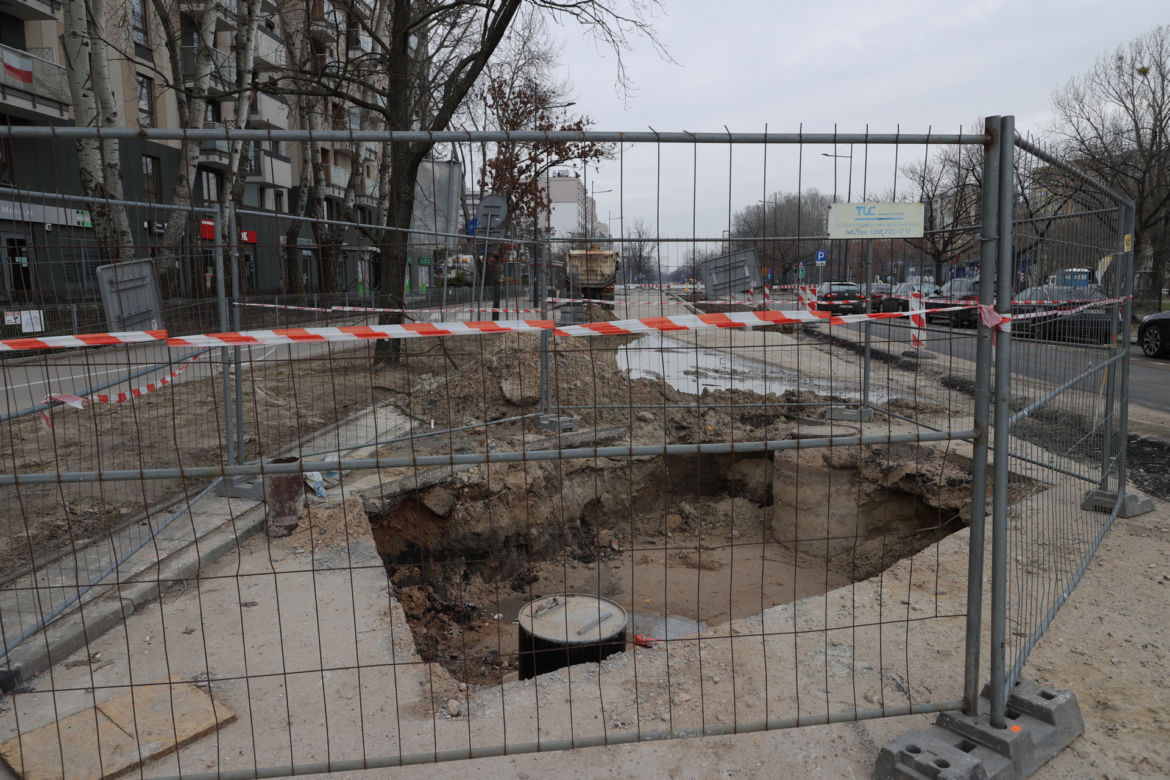 Przebudowa ulicy Sokratesa ciągnie się jak krew z nosa. Mieszkańcy są wściekli 