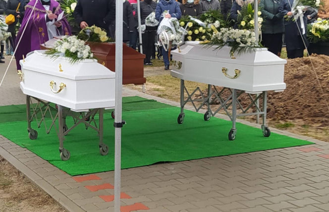 Pożar wybuchł w nocy. Ogień i dym odcięły drogę ucieczki czteroosobowej rodzinie