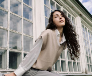 2026 rok zdominuje styl retro. Te kamizelki po babci będą modowym hitem