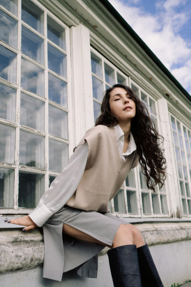 2026 rok zdominuje styl retro. Te kamizelki po babci będą modowym hitem