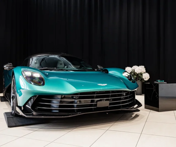 Pierwszy Aston Martin Valhalla w Polsce. Kosztuje fortunę