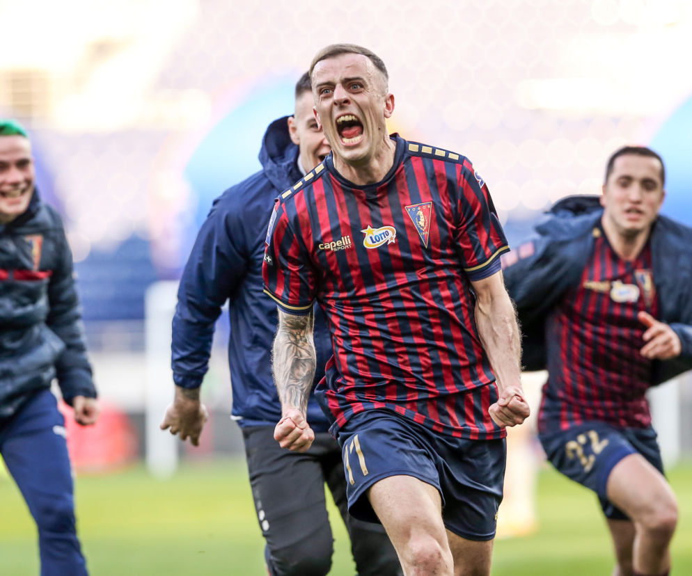 Kamil Grosicki świętujący bramkę zdobytą w meczu przeciwko Legii Warszawa