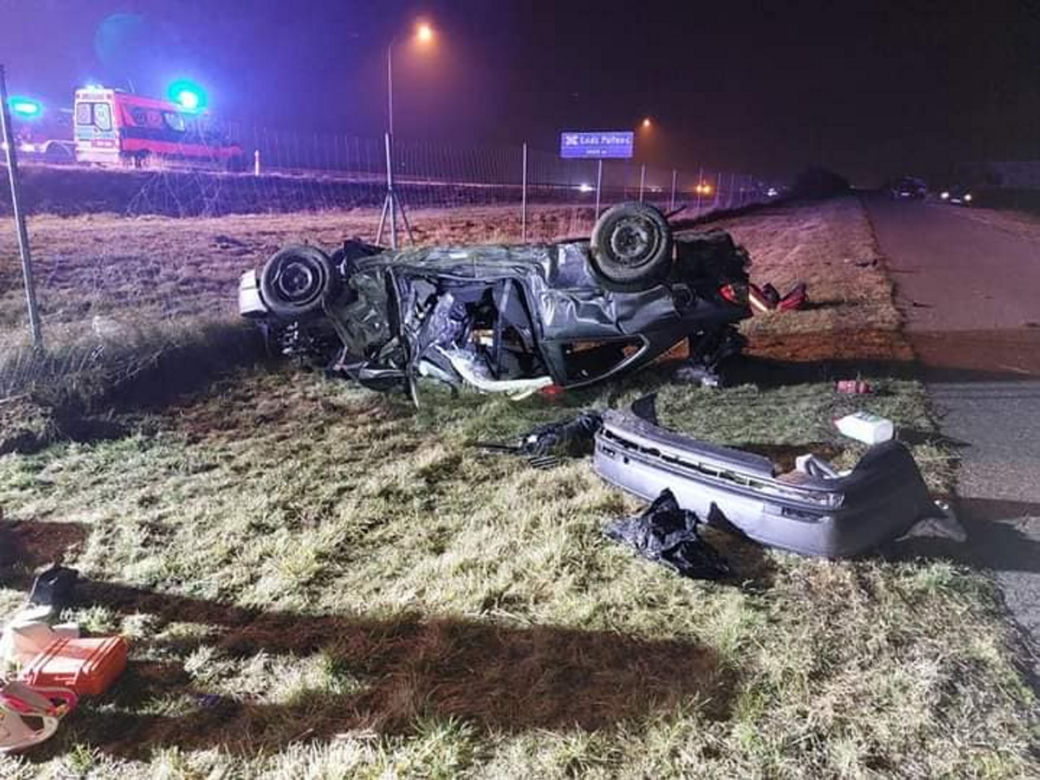Koszmarny wypadek na A2 pod Łodzią! 18-latka i 20-latek z BMW nie żyją [ZDJĘCIA].