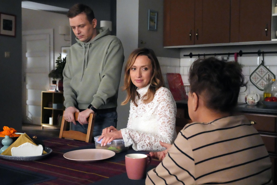 Barwy szczęścia odc. 3384. Asia (Anna Gzyra), Hubert (Marek Molak), Lucyna (Grażyna Zielińska)