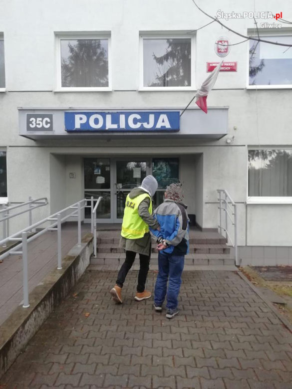 Zamykał się w toaletach i robił TO! Wkroczyła policja. "Z wrażenia upuścił..."