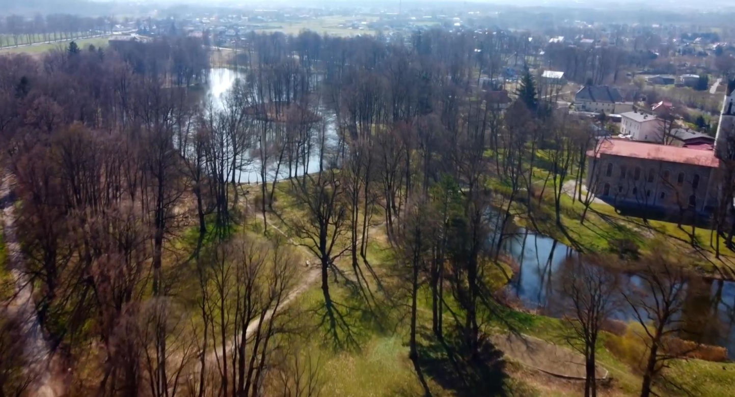 Pałac królewski w Mysłakowicach wystawiony na sprzedaż za 15 milionów złotych 