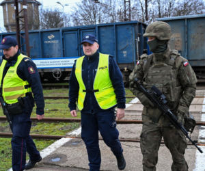 Wojsko patroluje dworzec w Koszalinie