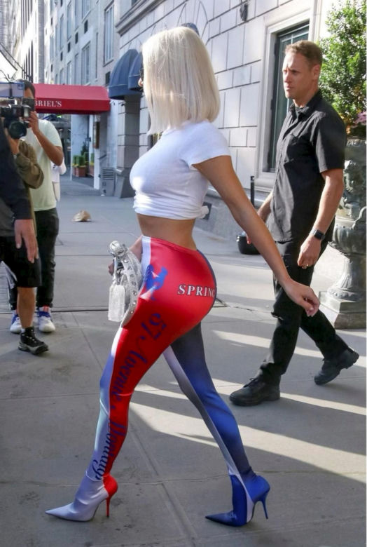 Kim Kardashian znów zachwyca. Tym razem jako symbol seksu lat 80.