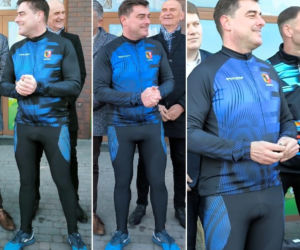 Strój jako argument. Dlaczego prezydent nie założył garnituru?