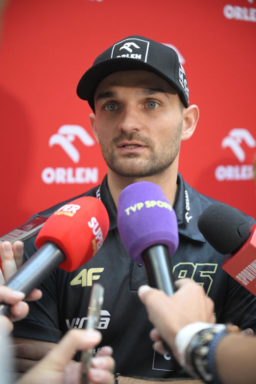 Bartosz Zmarzlik przekazał motocykl 11-letniemu Kubie