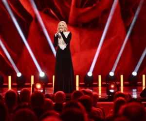 Viki Gabor w za dużym płaszczu, Halina Mlynkova w serwetce i skromniutka Doda