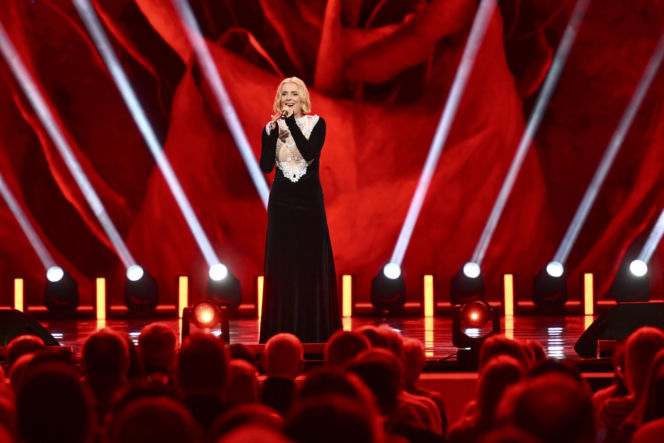 Viki Gabor w za dużym płaszczu, Halina Mlynkova w serwetce i skromniutka Doda