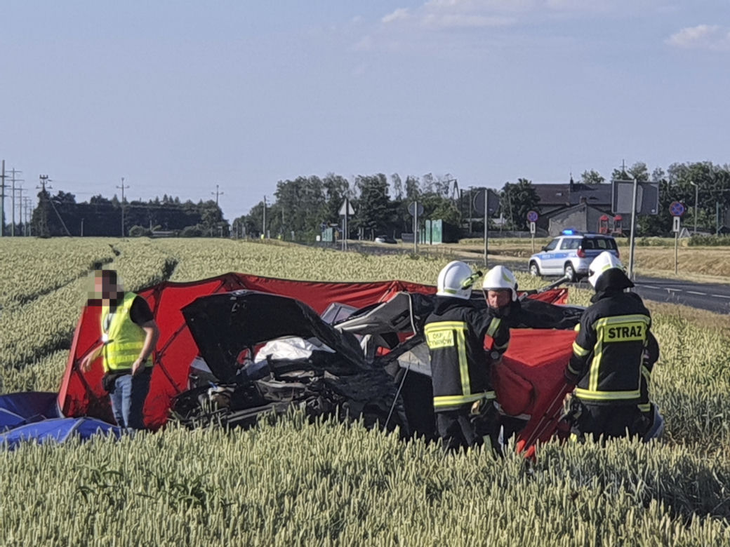Znak "stop" stanął na skrzyżowaniu śmierci. Minął rok od potwornej tragedii w Elżbietowie