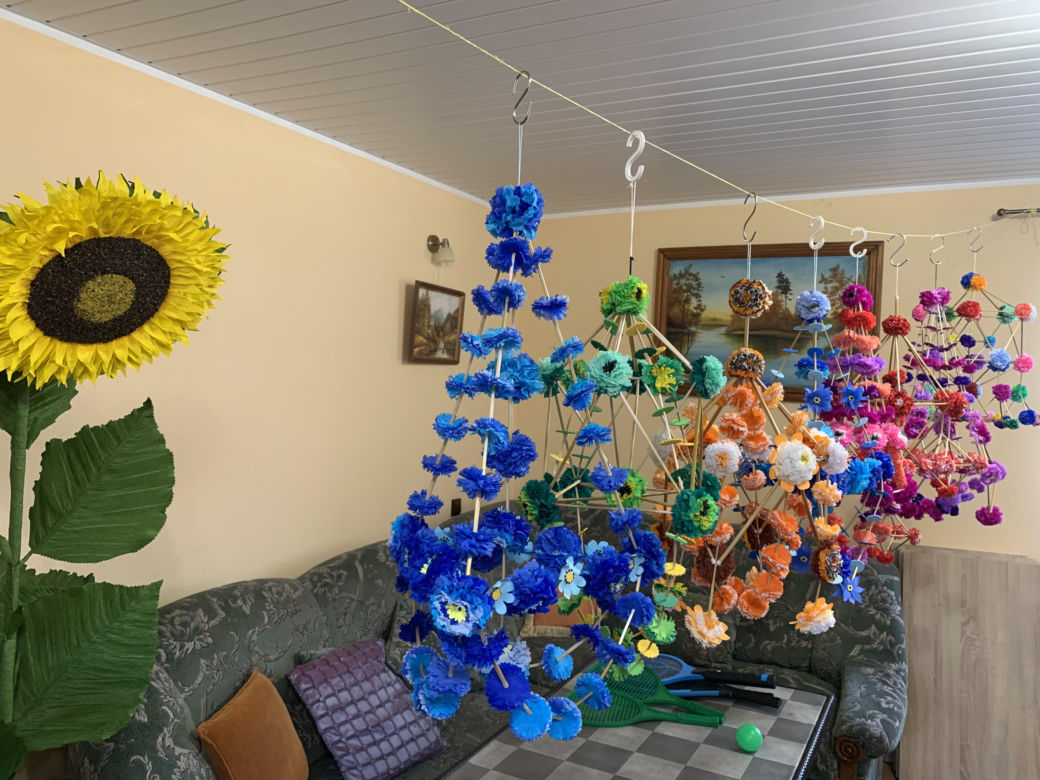 Kolorowe domy inspirowane twórczością Vincenta van Gogha zamieniły wieś liczącą zaledwie stu mieszkańców w prawdziwą atrakcję turystyczną