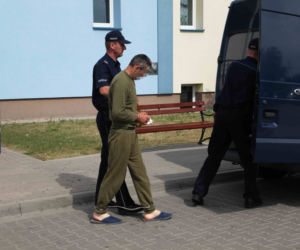 Obudziła go więc ją zabił