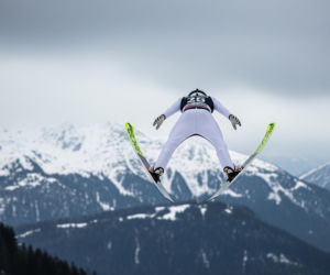 Puchar Świata w skokach. Zaskakujący wynik Polaków i kto prowadzi po półmetku?